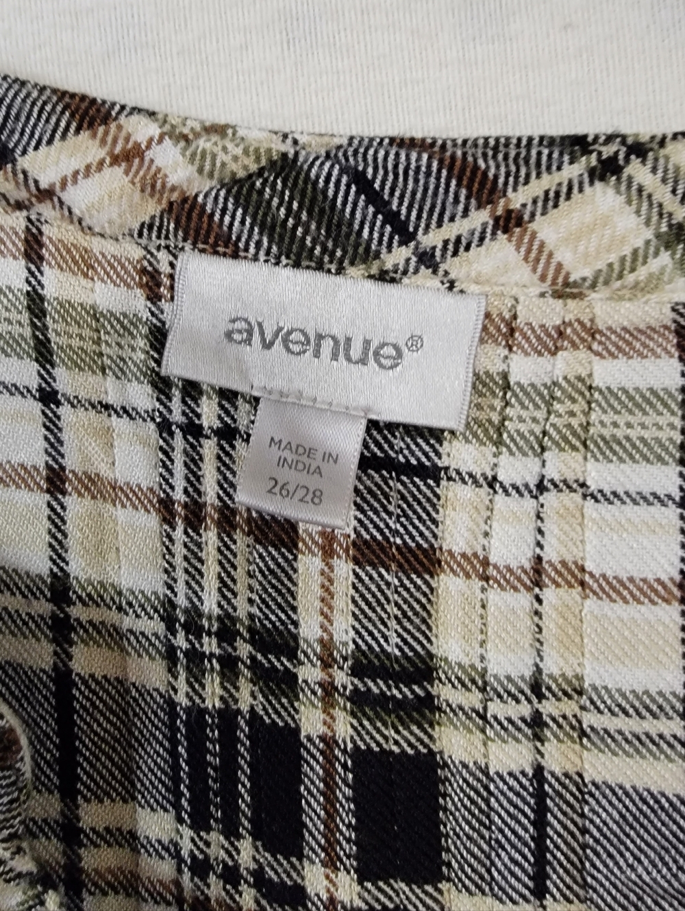 Avenue Black & White Plaid Button-Down Shirt Size 26/28 - Picture 2 of 5